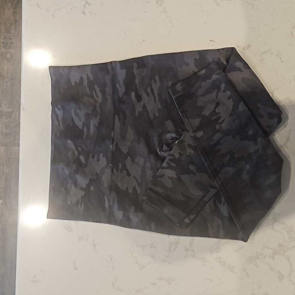 SPANX ARMY GREEN LEGGINGS SIZE MEDIUM